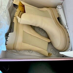 Cream Chelsea boots sz. 8 & 10